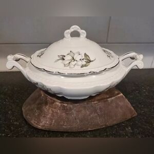 Vintage Embassy U.S.A silver gardenia oval covered and handled vegetable bowl